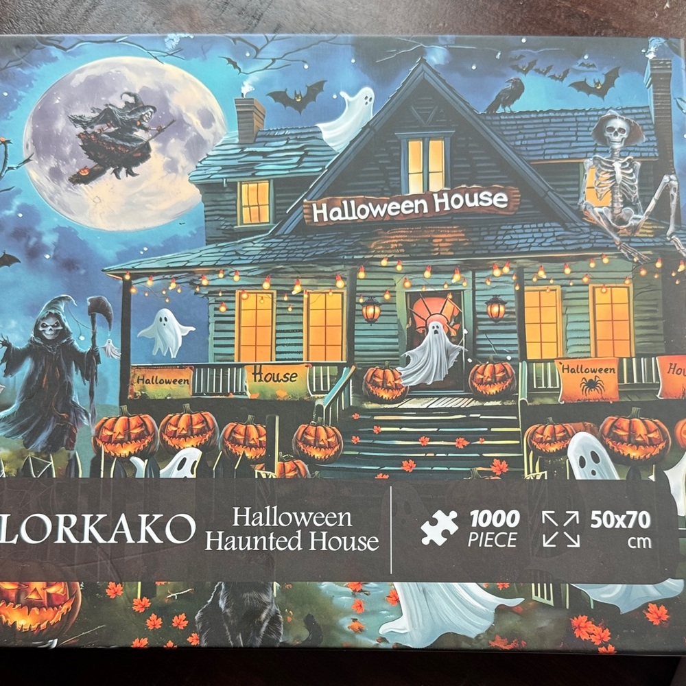 1000 piece Halloween House Puzzle